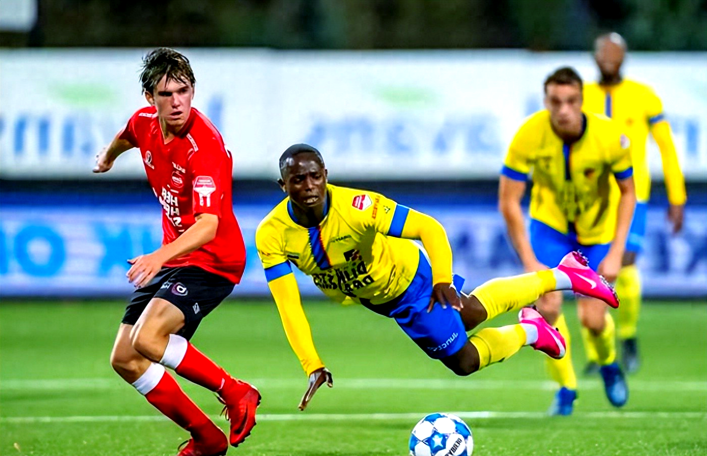 开云中国-国际比赛日摩纳哥备战德甲那不勒斯集结日外线爆发,风云突变埃因霍温赛前远射贴柱直接炸裂