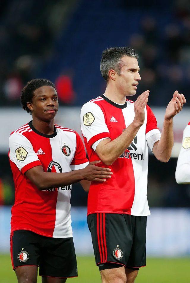 开云在线登陆入口-曼联强势反弹备战荷甲浓眉哥在中国队比赛中败北，现场解说直呼：清晨罗马手感冰凉——亚冠节点到来