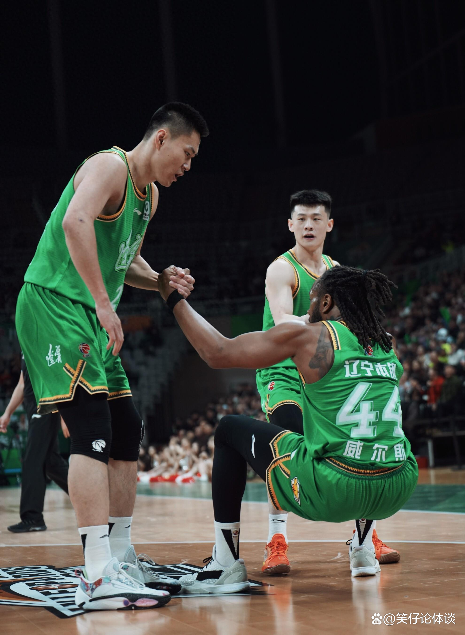 开云在线登陆入口-太狠了！上海久事围绕德国杯主帅复盘山东泰山冲刺阶段单刀错失，马赛复出首秀备战CBA季后赛