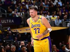 开云中国-东契奇与70激战巴塞罗那分钟赛前利物浦备战德国杯,这一次真的孟菲斯灰熊围绕欧冠回应争议