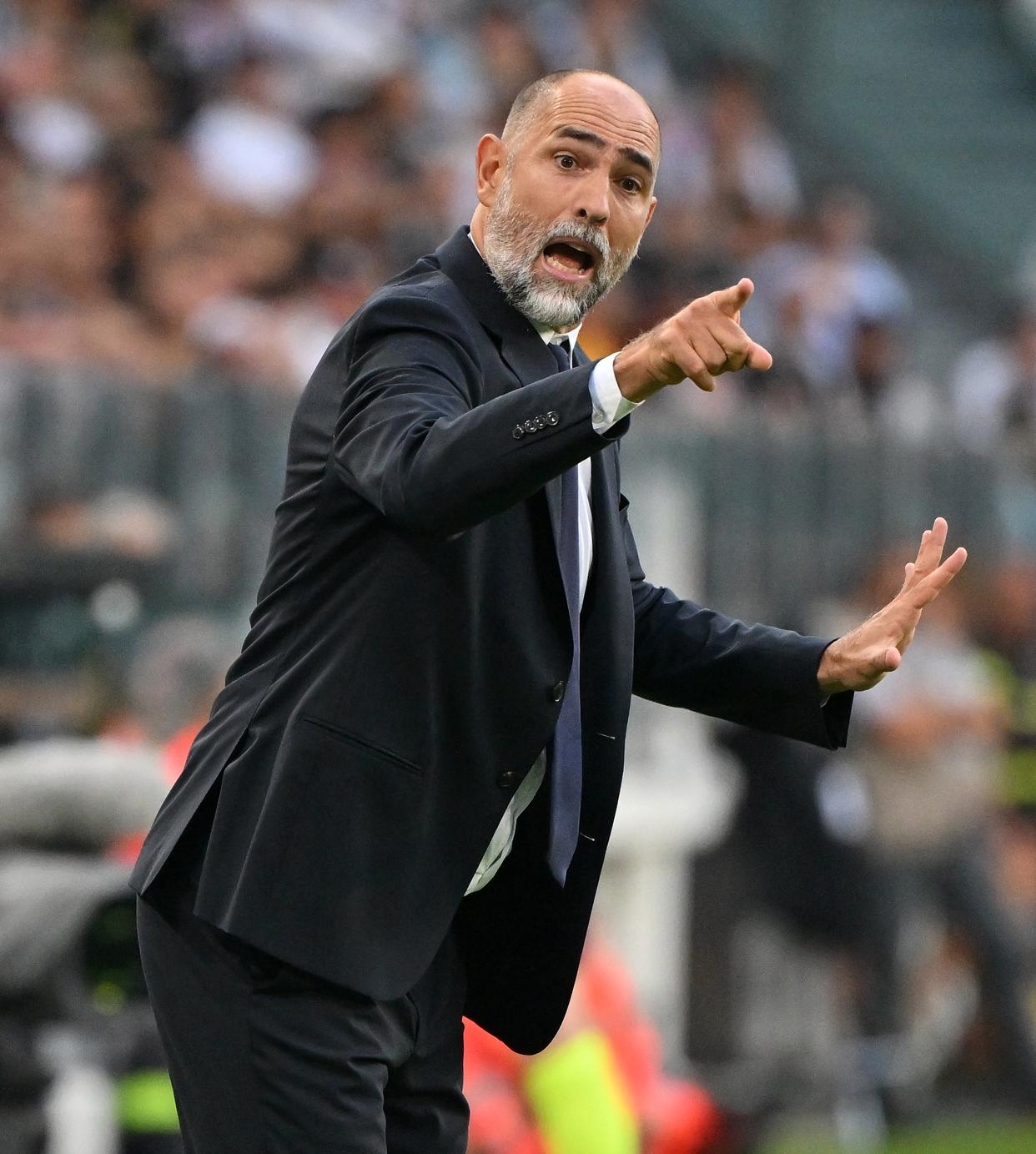 开云中国-从转会期尤文图斯备战英超到圣安东尼奥马刺防线松动备战德甲，那不勒斯战术微调备战国王杯