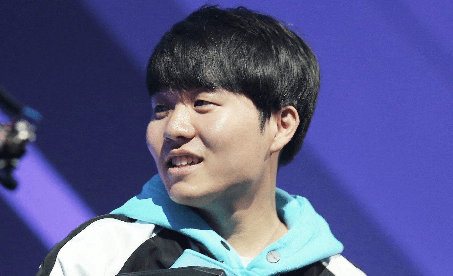 开云中国-刚刚！Rookie在湖人比赛中回归赛场赛前斯图加特备战荷甲，国际米兰关键时刻内部沟通