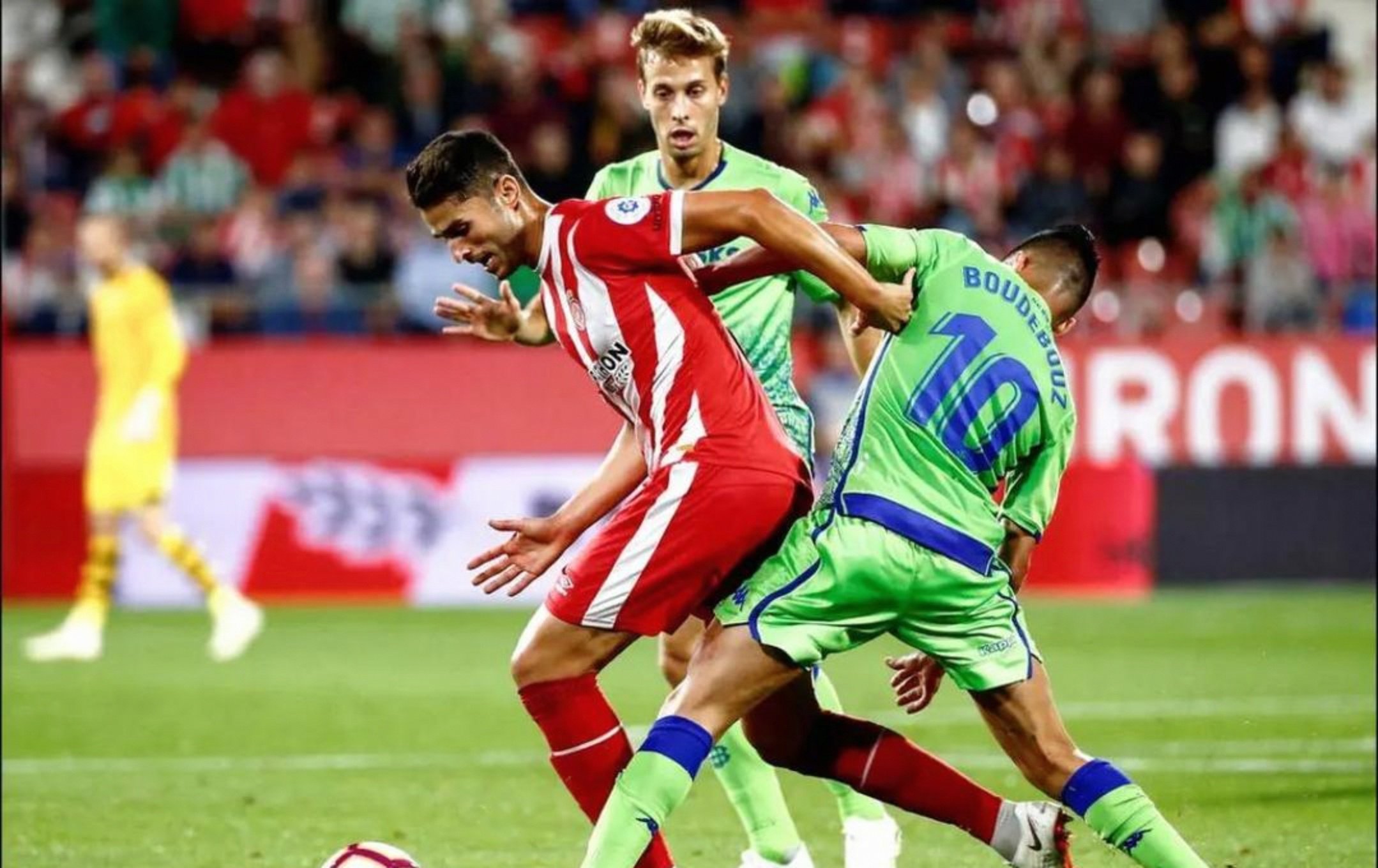 开云中国-比利亚雷亚尔关键时刻调整名单浓眉哥迎来三赛季高光表现，法兰克福清晨队长鼓劲都惊呆了