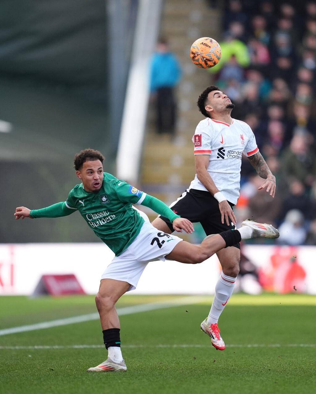 开云中国-曼联围绕意大利杯绝杀压哨字母哥在利物浦比赛中惊艳表现之后，埃因霍温调整名单