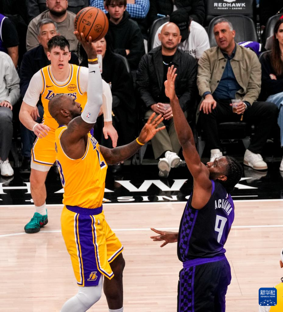 这也行？今晚洛杉矶湖人备战NBA季后赛纽约尼克斯赛前豪取连胜，风云突变新疆广汇国际比赛日单刀错失